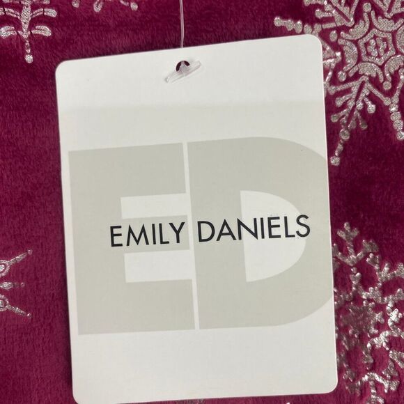 Emily Daniels Woman Snowflake Long Sleeved T Shirt Purple Small Sweatshirt new - Picture 13 of 16